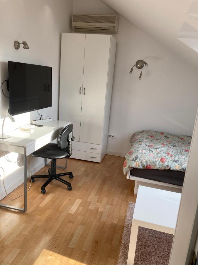 Homestay Free Park&Bikes Любляна Екстериор снимка