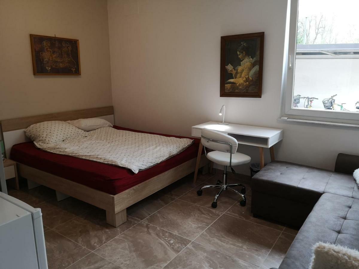 Homestay Free Park&Bikes Любляна Екстериор снимка
